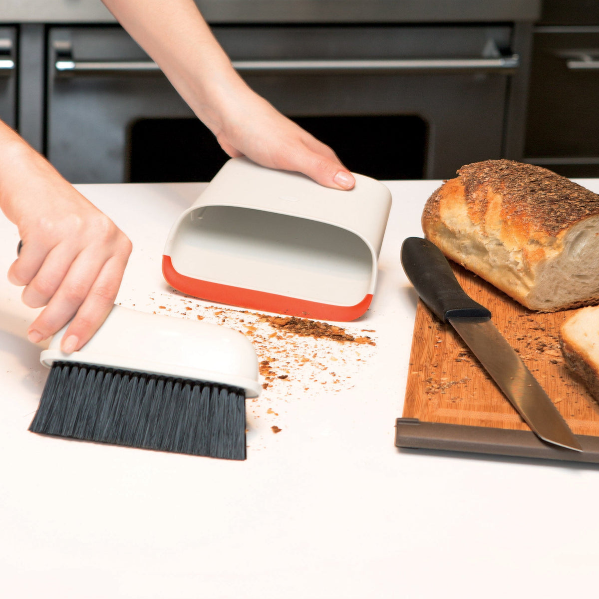 compact-dustpan-and-brush-set-i5 1334280_7_compact_dustpan_brush_set.jpg