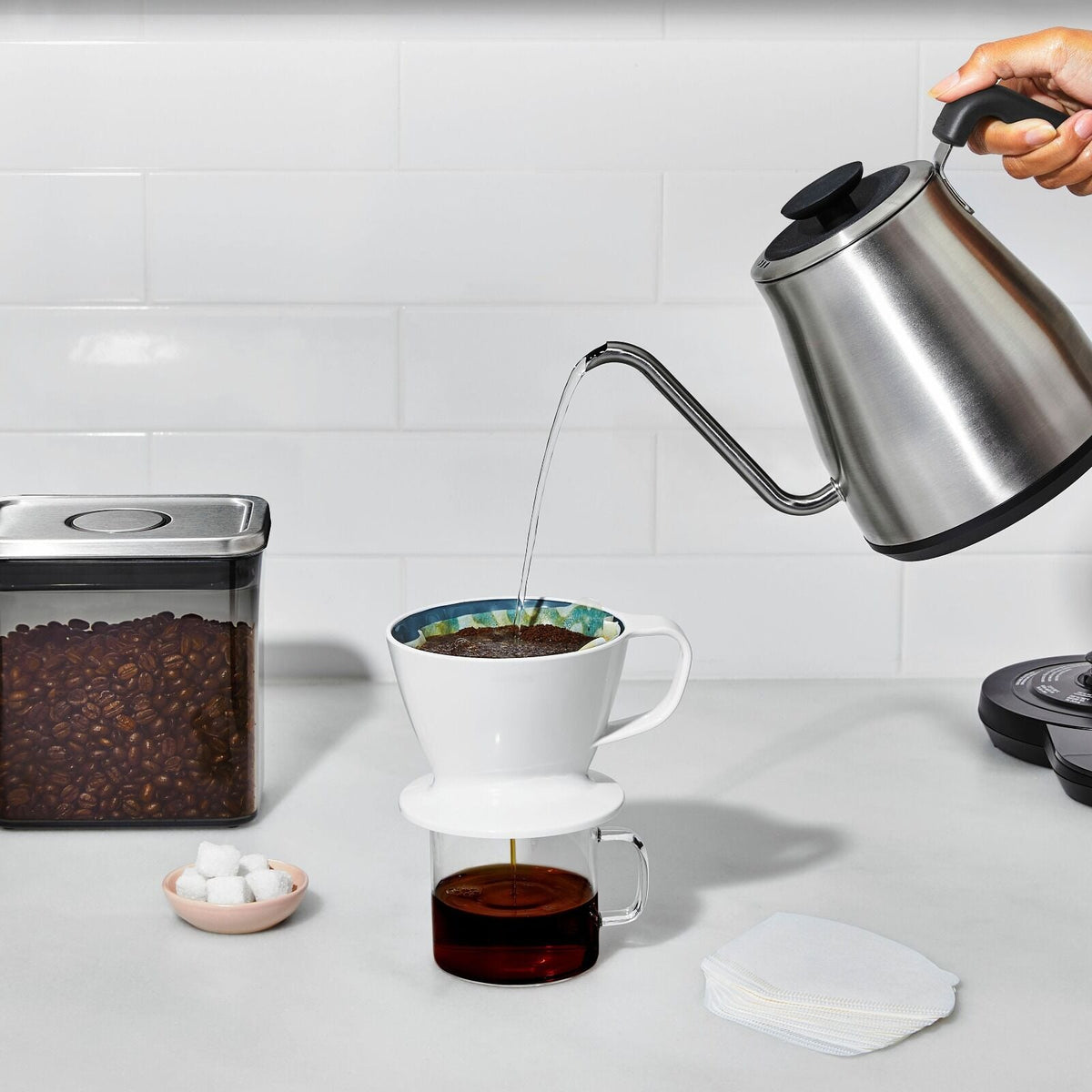 adjustable-temperature-pour-over-kettle-t3 brew_adjustabletemperaturekettle_8717100v2_06.jpg