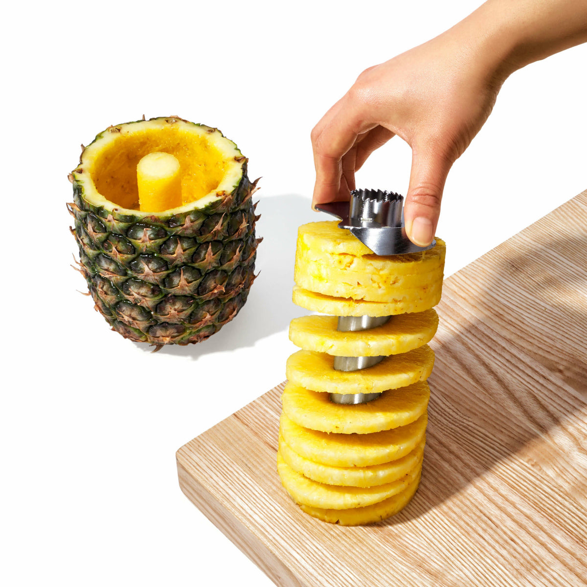 stainless-steel-pineapple-slicer-h3 gg_3108300_4c_1_.jpg