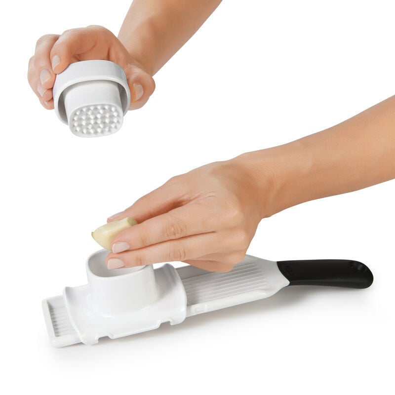 oxo-good-grips-garlic-slicer-e0 111786003.jpg