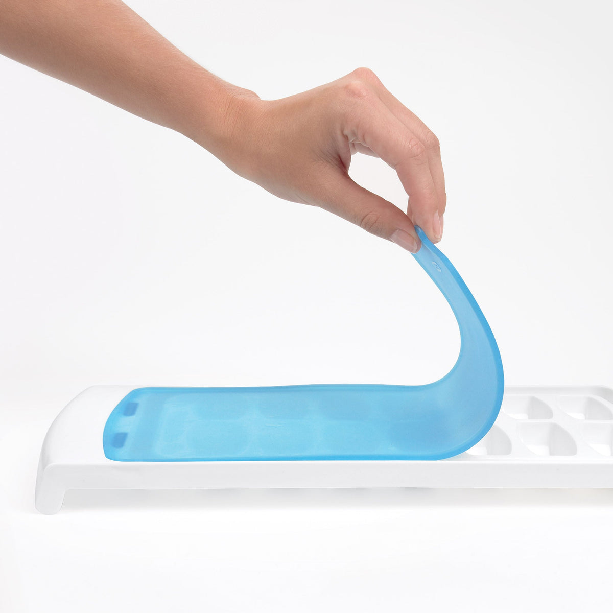 no-spill-ice-cube-tray-c5 1132080_5_no-spill_ice_cube_tray.jpg