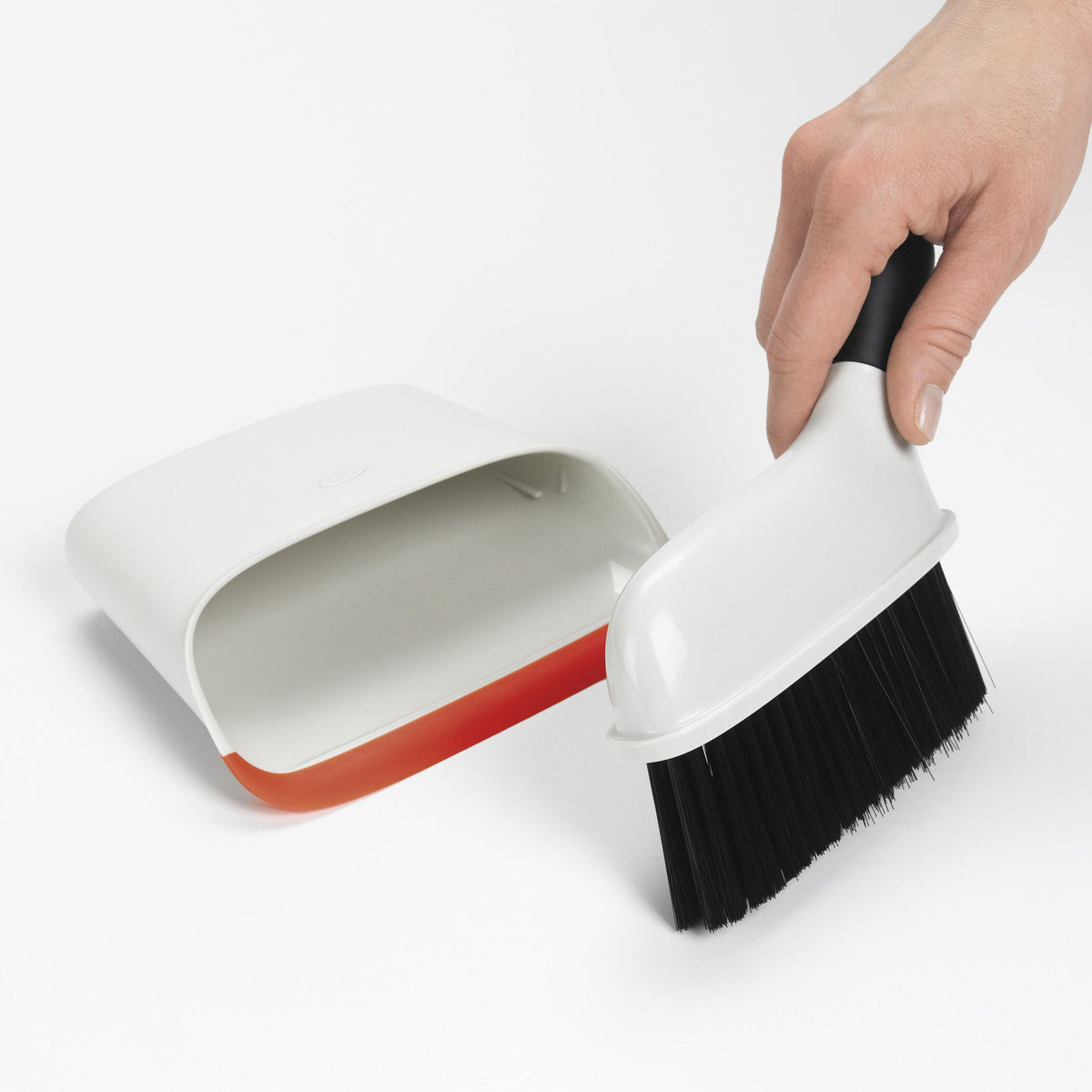 compact-dustpan-and-brush-set-i5 1334280_3_compact_dustpan_brush_set.jpg