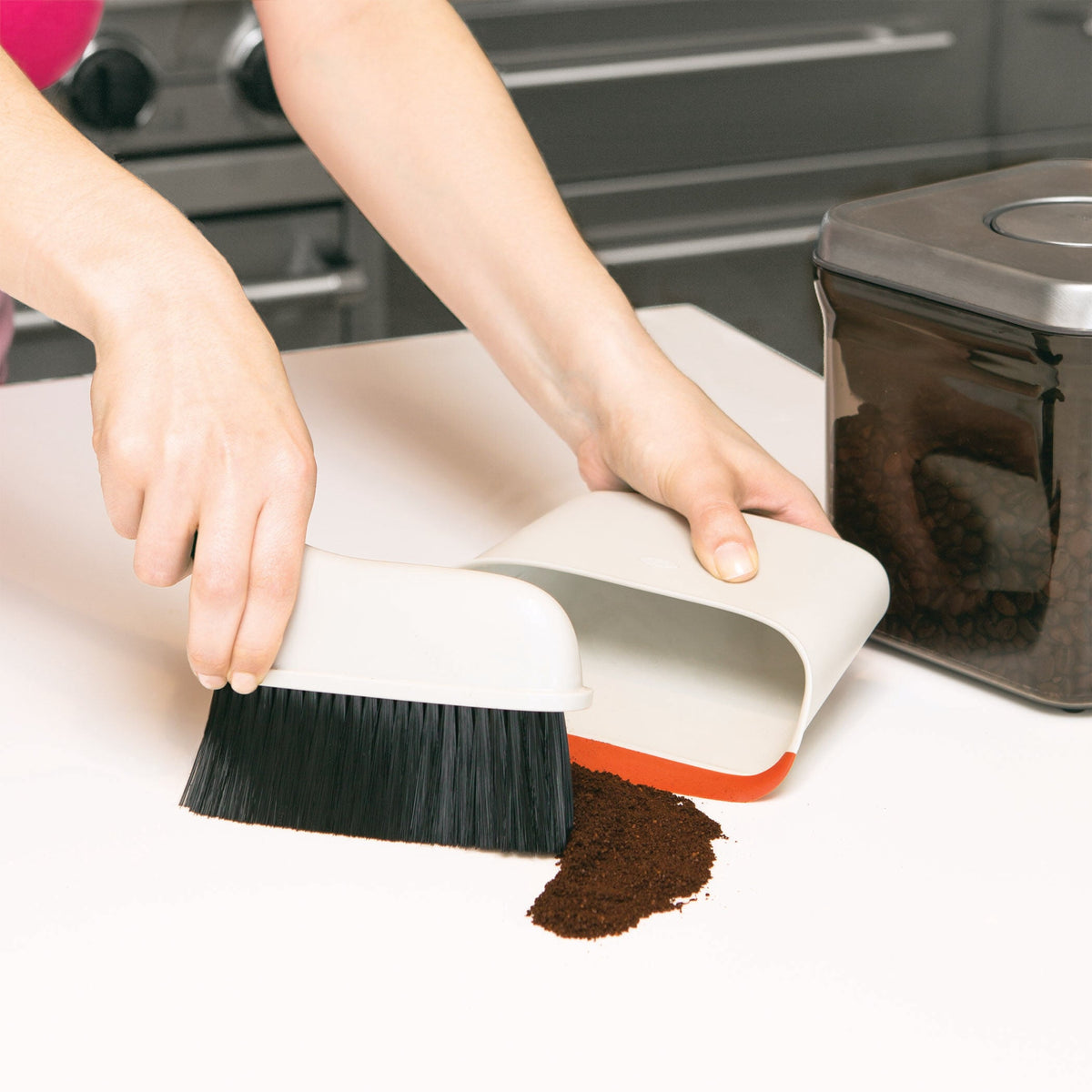 compact-dustpan-and-brush-set-i5 1334280_8_compact_dustpan_brush_set.jpg