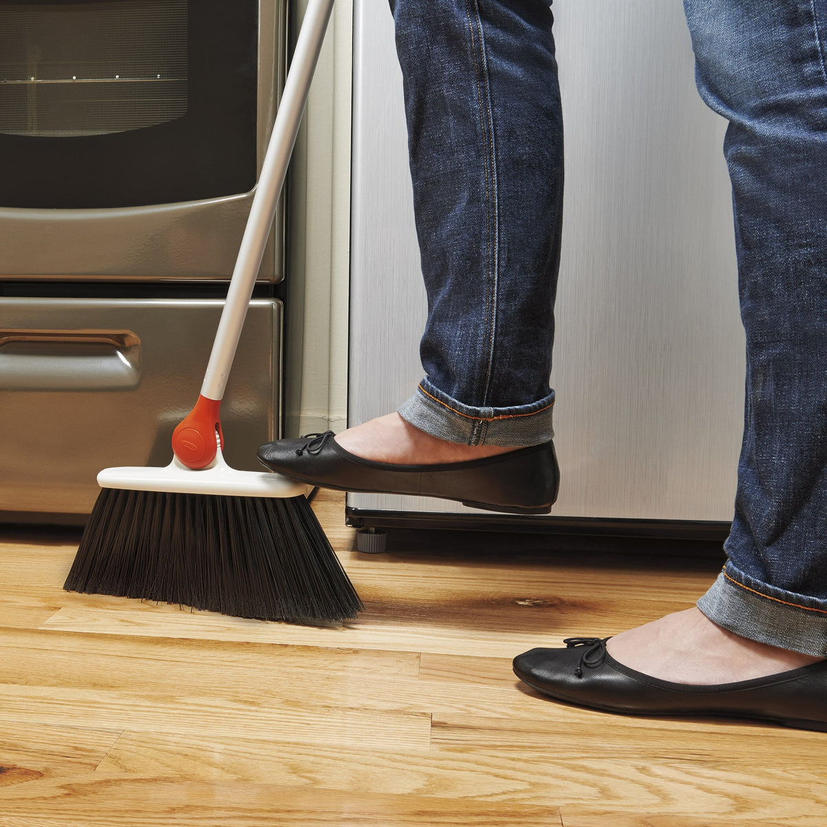 any-angle-broom-z2 1336580_6_any-angle_broom.jpg