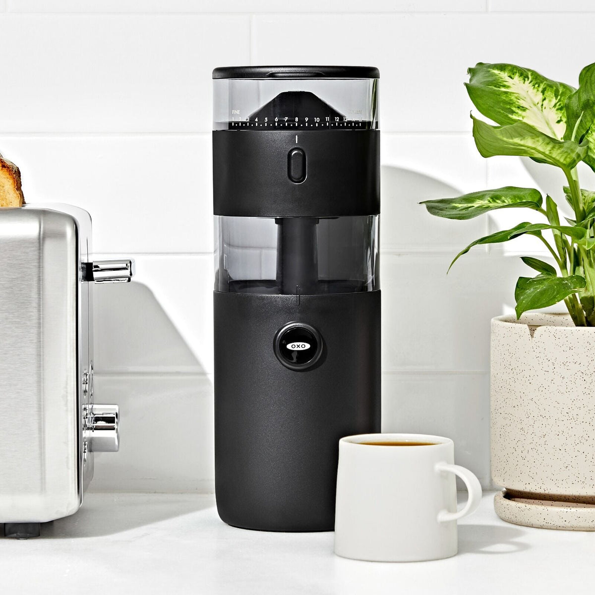 compact-conical-burr-coffee-grinder-q1 brew_8720800_compactgrinder_pdp_07.jpg