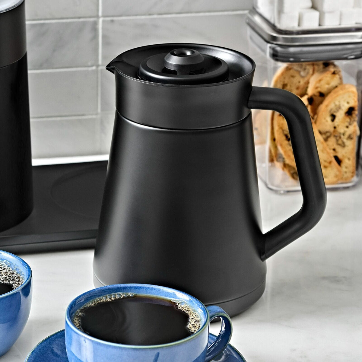 replacement-carafe-for-9-cup-coffee-maker-matte-black-b0 brew_8725100_9-cup-coffee-maker-black-carafe_pdp_02_1_.jpeg