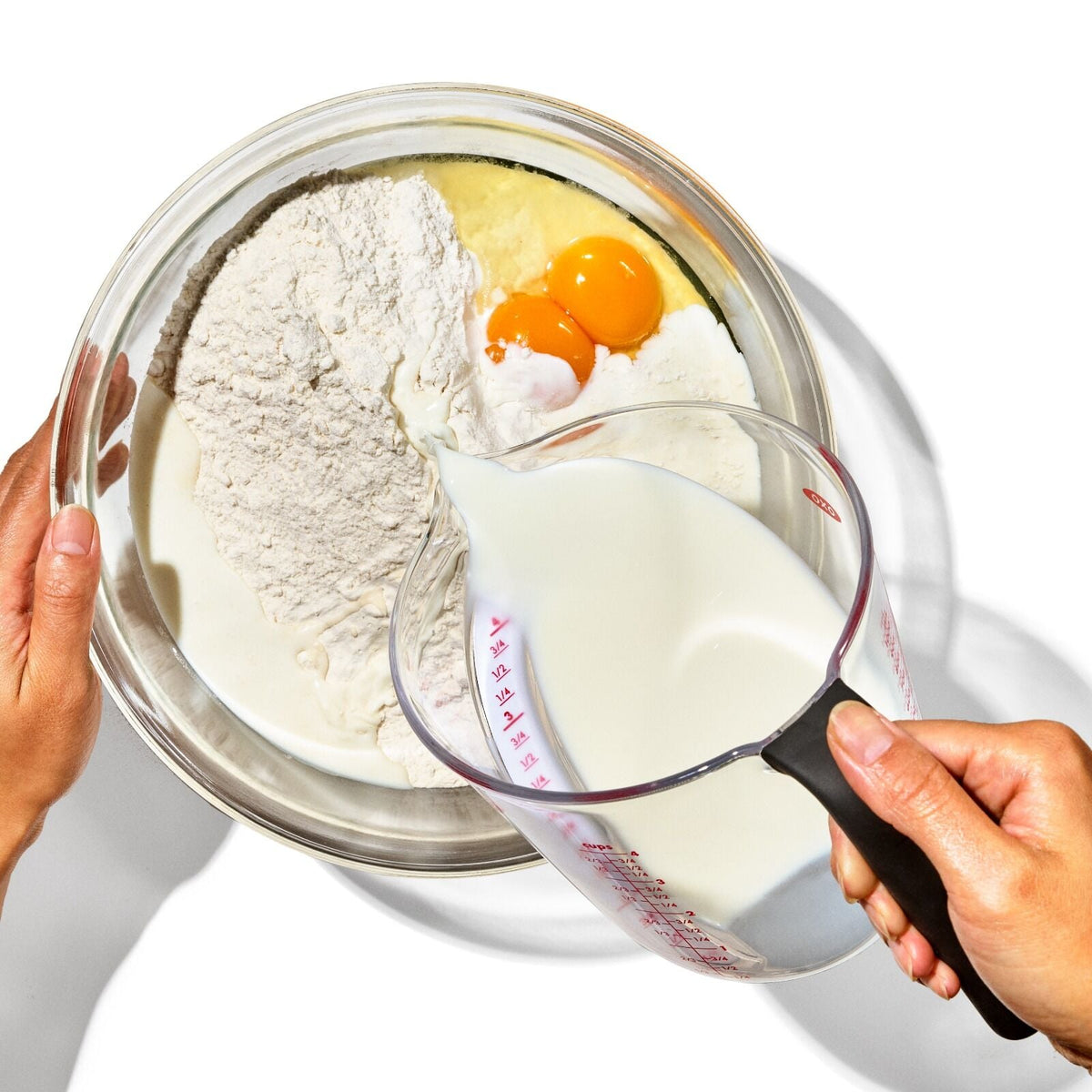 4-cup-angled-measuring-cup-d4 gg_1050030v6_4cupangledmeasuringcup_pdp_04.jpg
