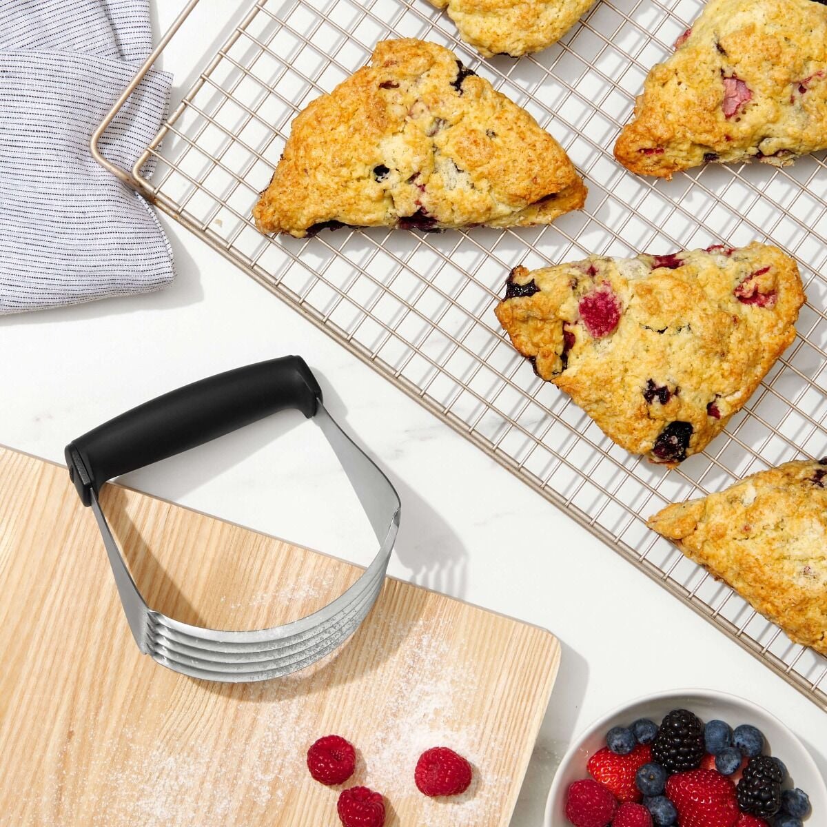 dough-blender-with-blades-v7 gg_1124200_9c_1_.jpg