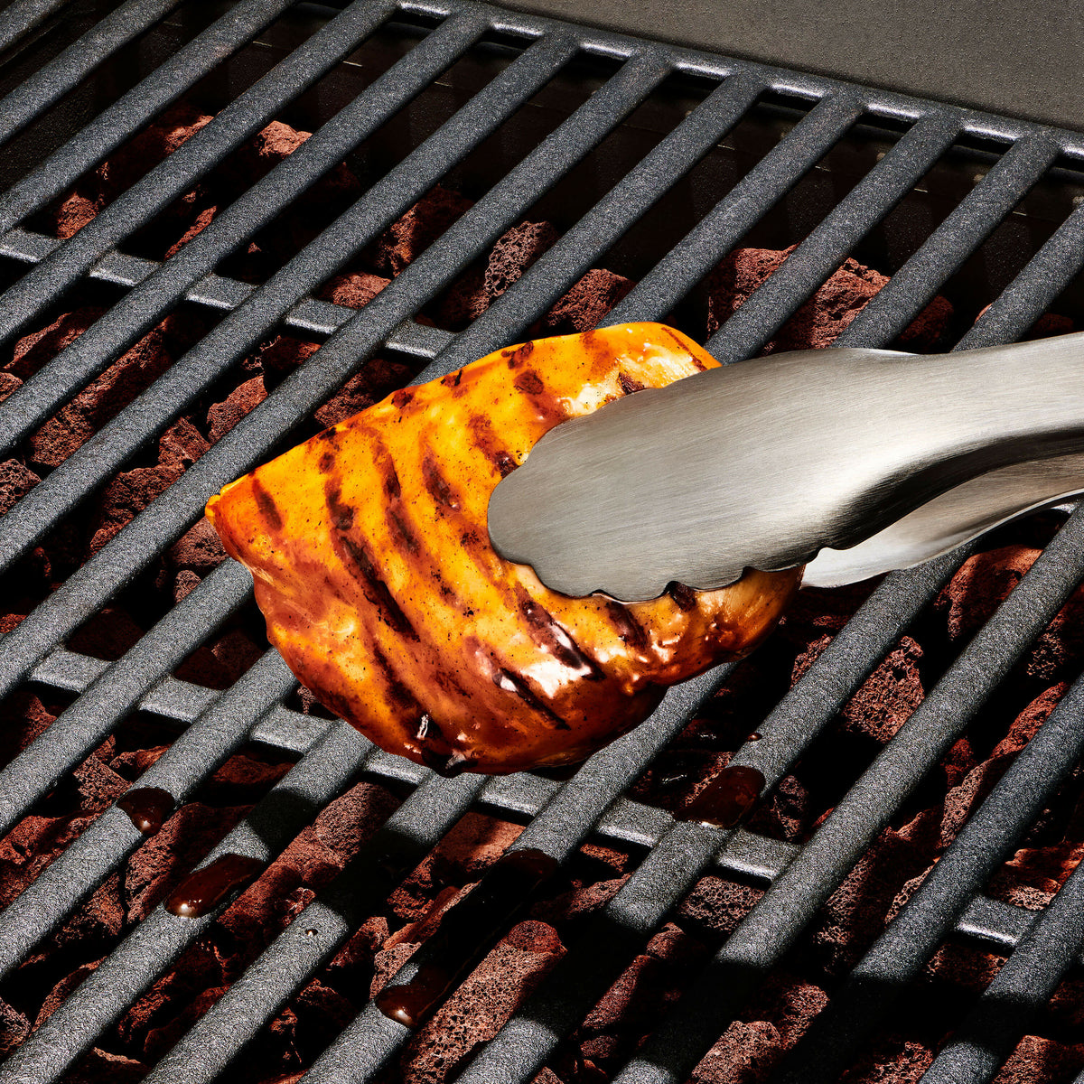grilling-tongs-with-built-in-bottle-opener-m9 gg_11309000_052020_16_rgb_1_.jpg