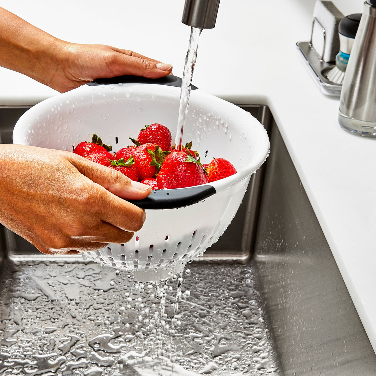plastic-colander-a7 gg_11331000_plasticcolander3qt_pdp_05.jpg