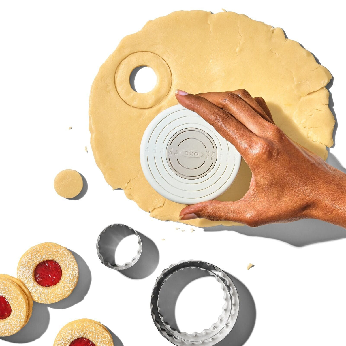 double-sided-cookie-and-biscuit-cutter-c7 gg_11360600_cookiecutterset_pdp_04.jpg