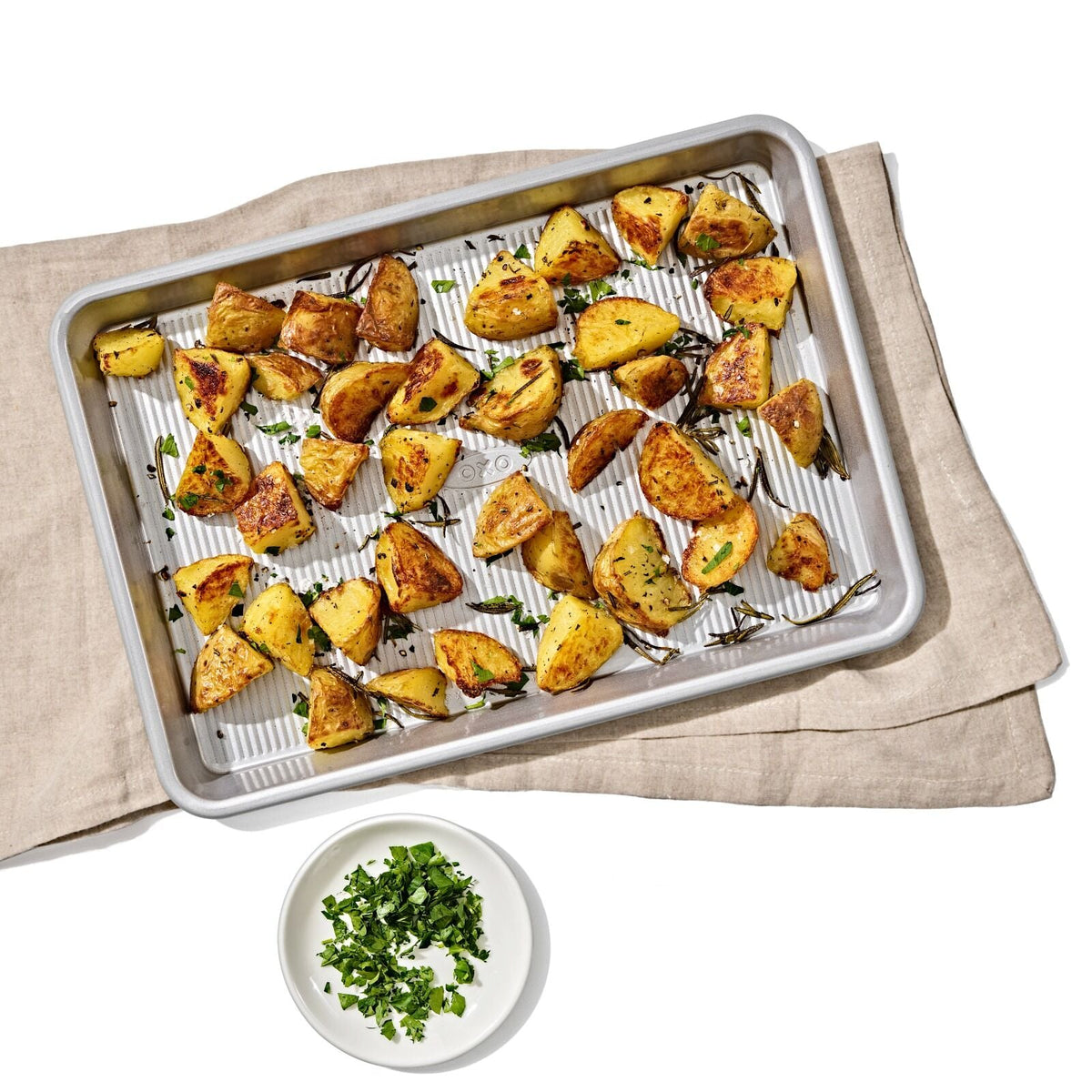 non-stick-pro-clear-coated-quarter-sheet-pan-a2 gg_11434900_quarter-sheet-pan_pdp_01.jpeg