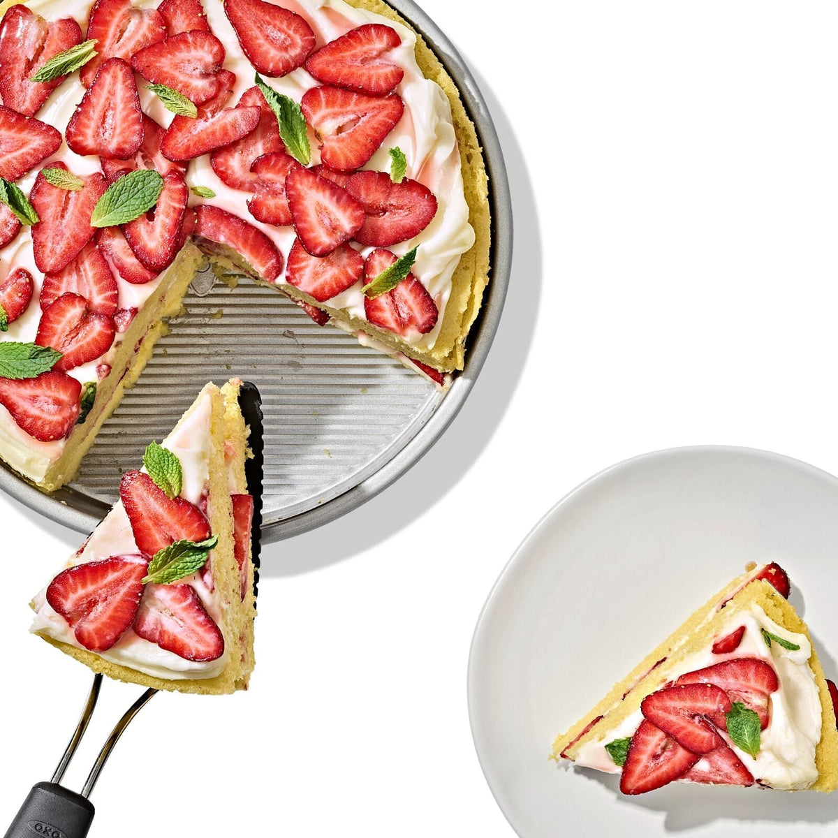 non-stick-pro-clear-coated-9in-round-cake-pan-h3 gg_11435100_9in-round-cake-pan_pdp_02.jpeg