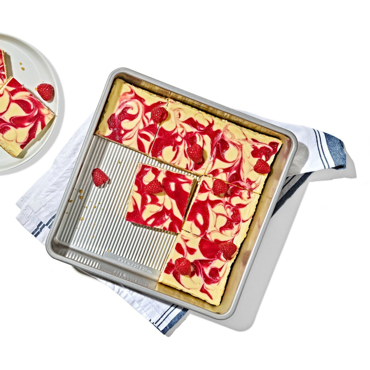 nonstick-pro-clear-coated-9in-square-cake-pan-e3 gg_11435200_9in-square-cake-pan_pdp_01.jpeg