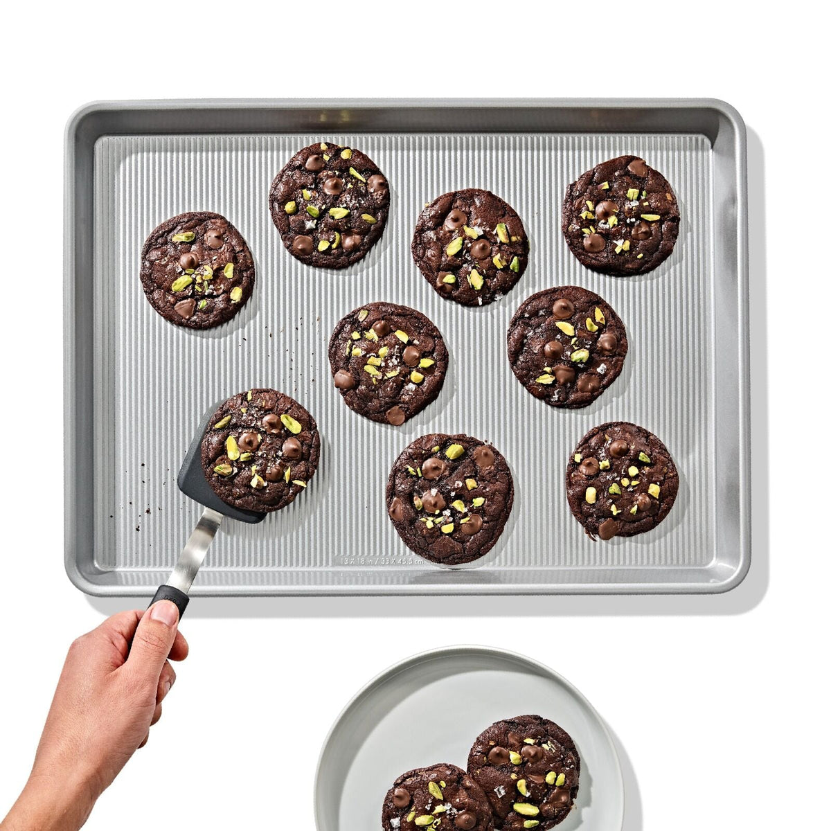 non-stick-pro-clear-coated-half-sheet-pan-t8 gg_11435300_half-sheet-pan_pdp_02.jpeg