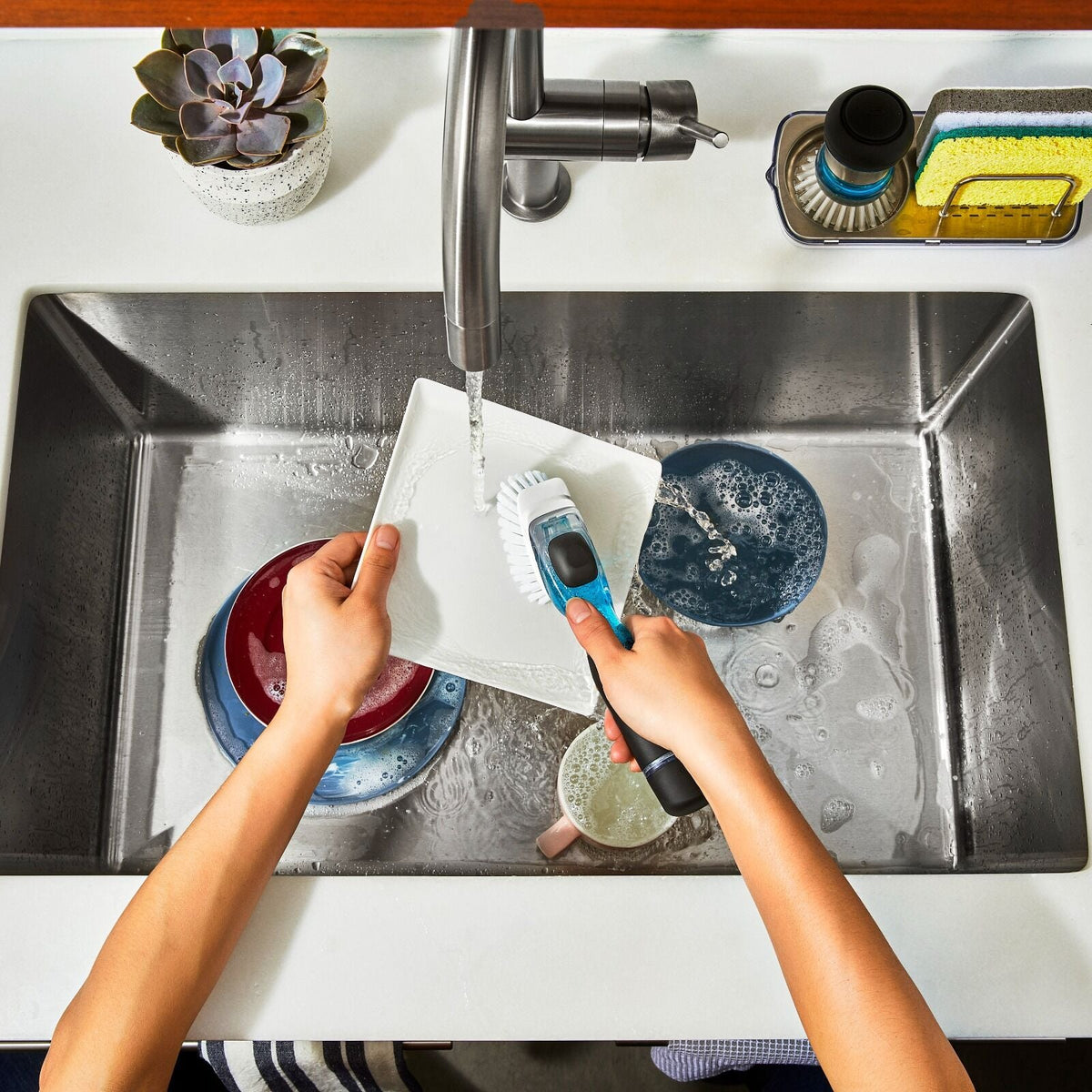 soap-dispensing-dish-brush-h0 gg_12361700_soapdispdishbrush_11_rgb.jpg