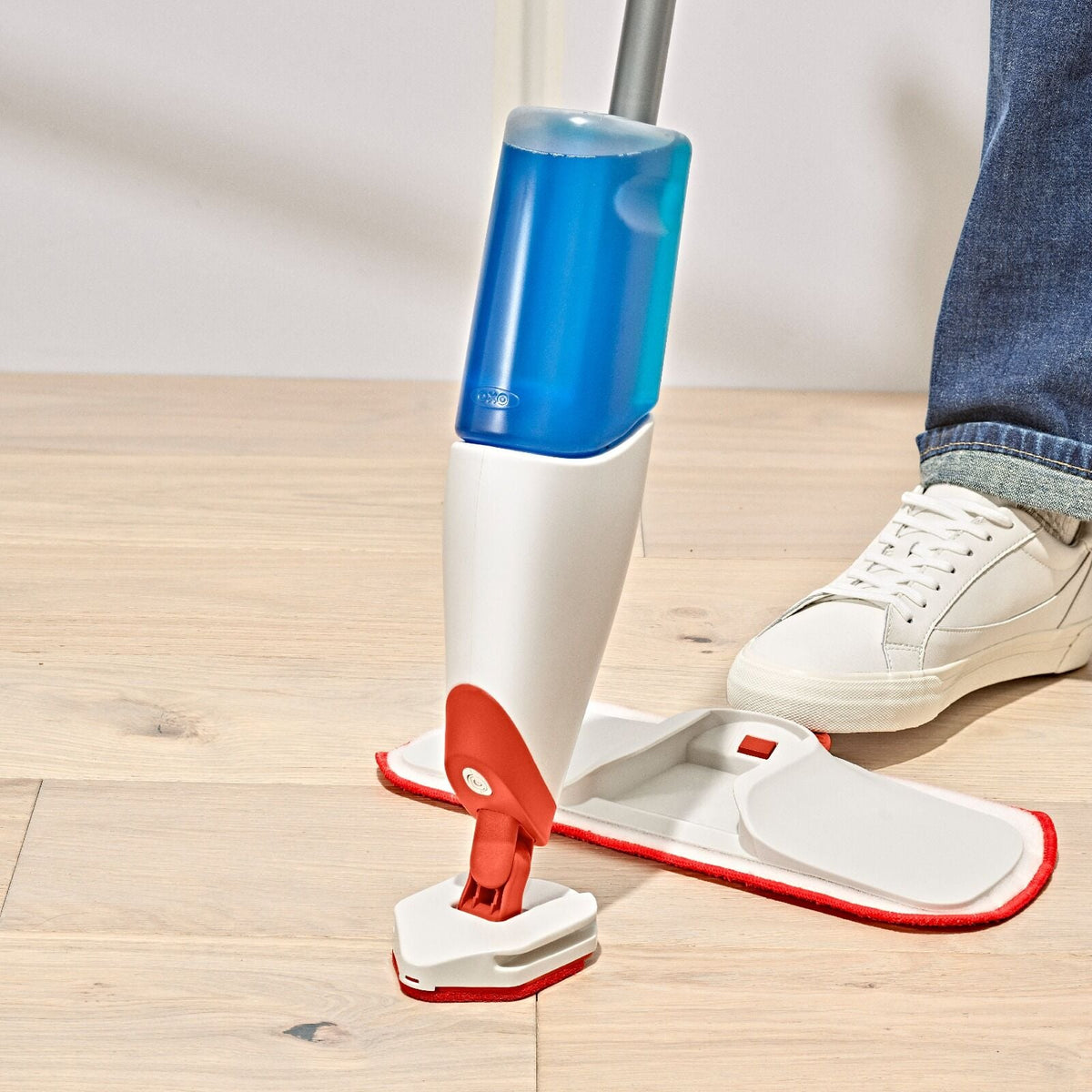 microfiber-spray-mop-c9 gg_12422900_spray-mop_pdp_05.jpeg