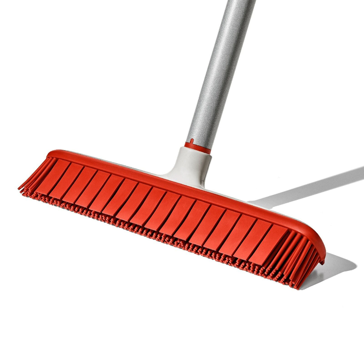 oxo-good-grips-fur-broom-b4 gg_12423000_fur-broom-compact_pdp_04.jpeg
