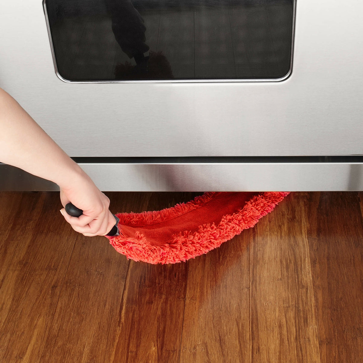 microfiber-under-appliance-duster-p0 gg_1245400_4b_1_.jpg