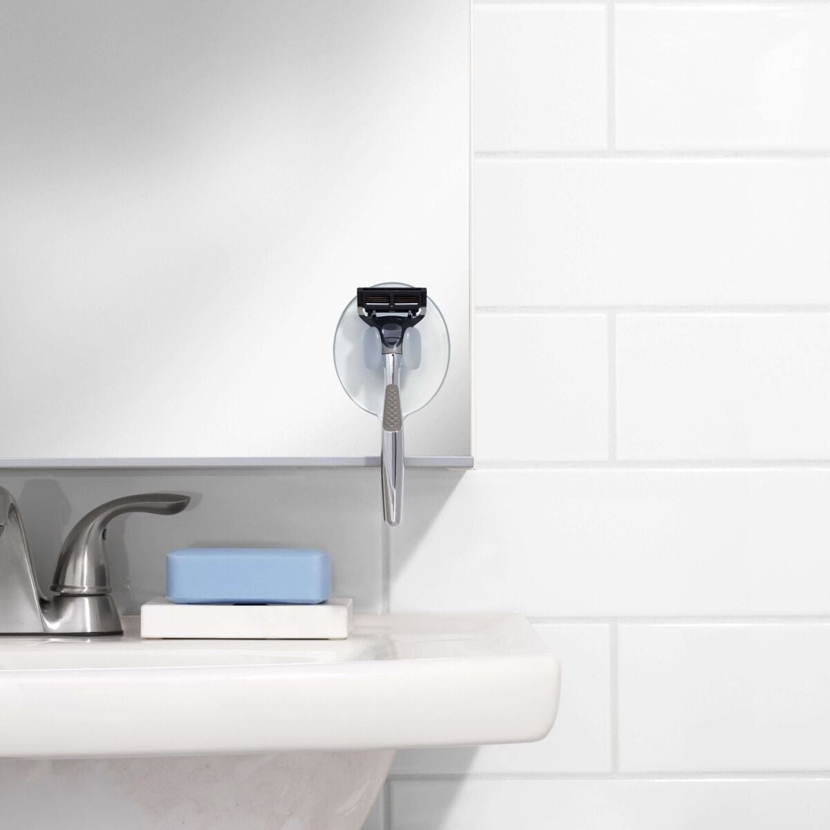 suction-razor-holder-w9 gg_1377400_9c_1_.jpg