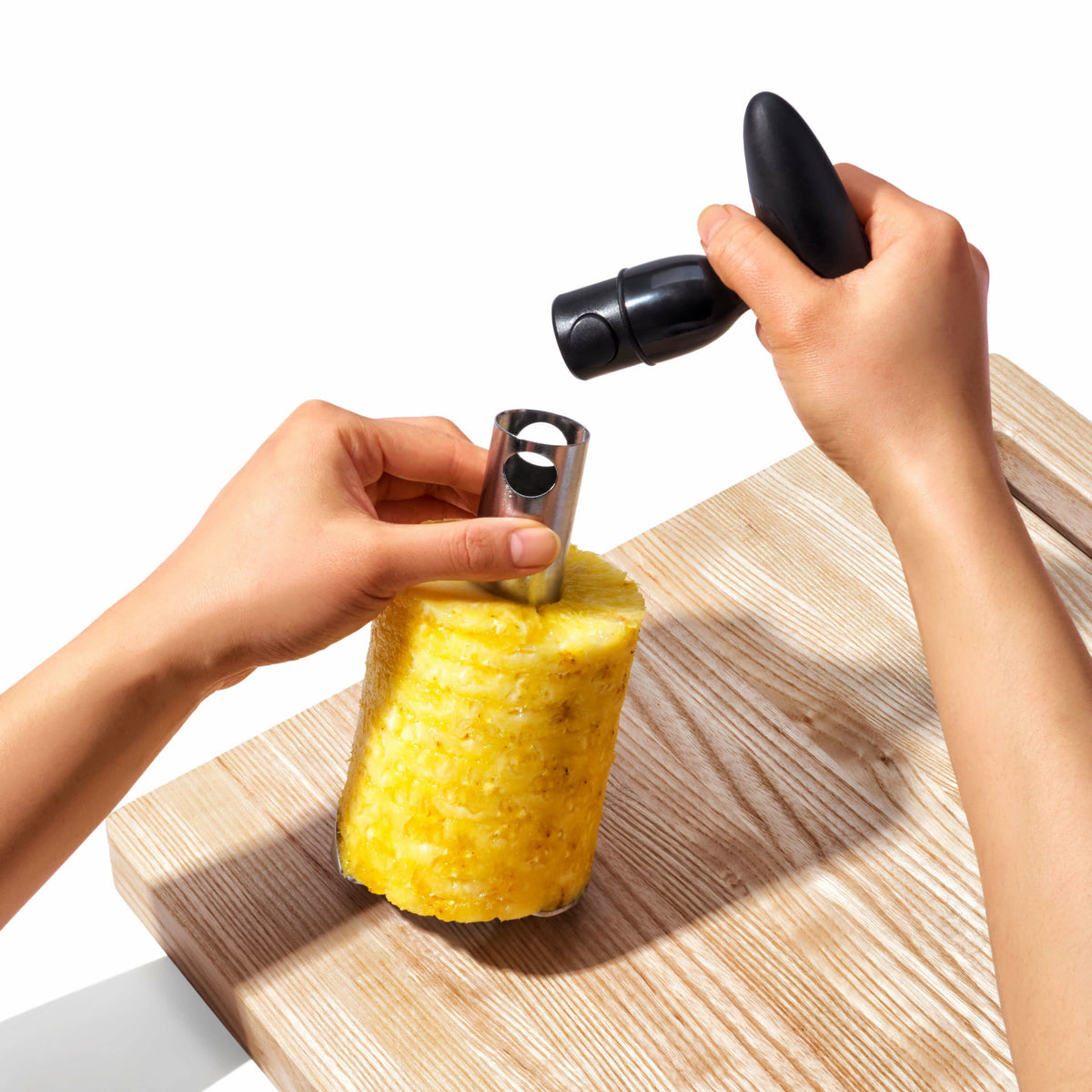 stainless-steel-pineapple-slicer-h3 gg_3108300_4d_1_.jpg