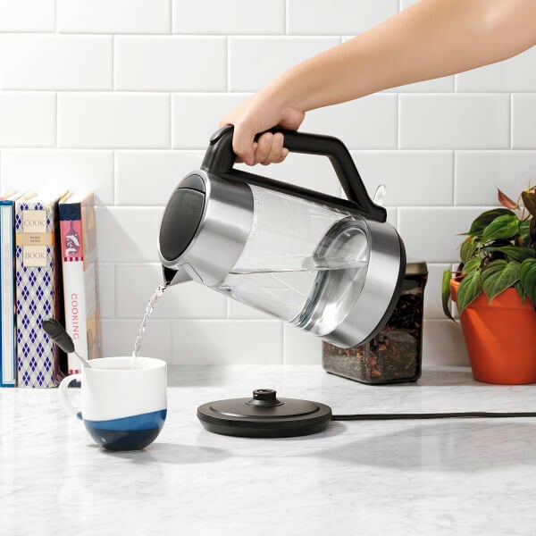 cordless-glass-electric-kettle-a3 lifestyle1.jpg