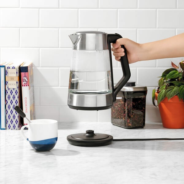 cordless-glass-electric-kettle-a3 lifestyle2.jpg