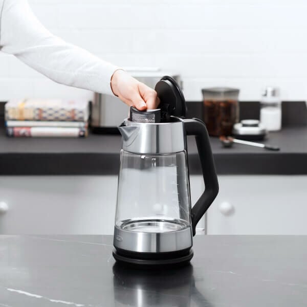 cordless-glass-electric-kettle-a3 lifestyle5.jpg