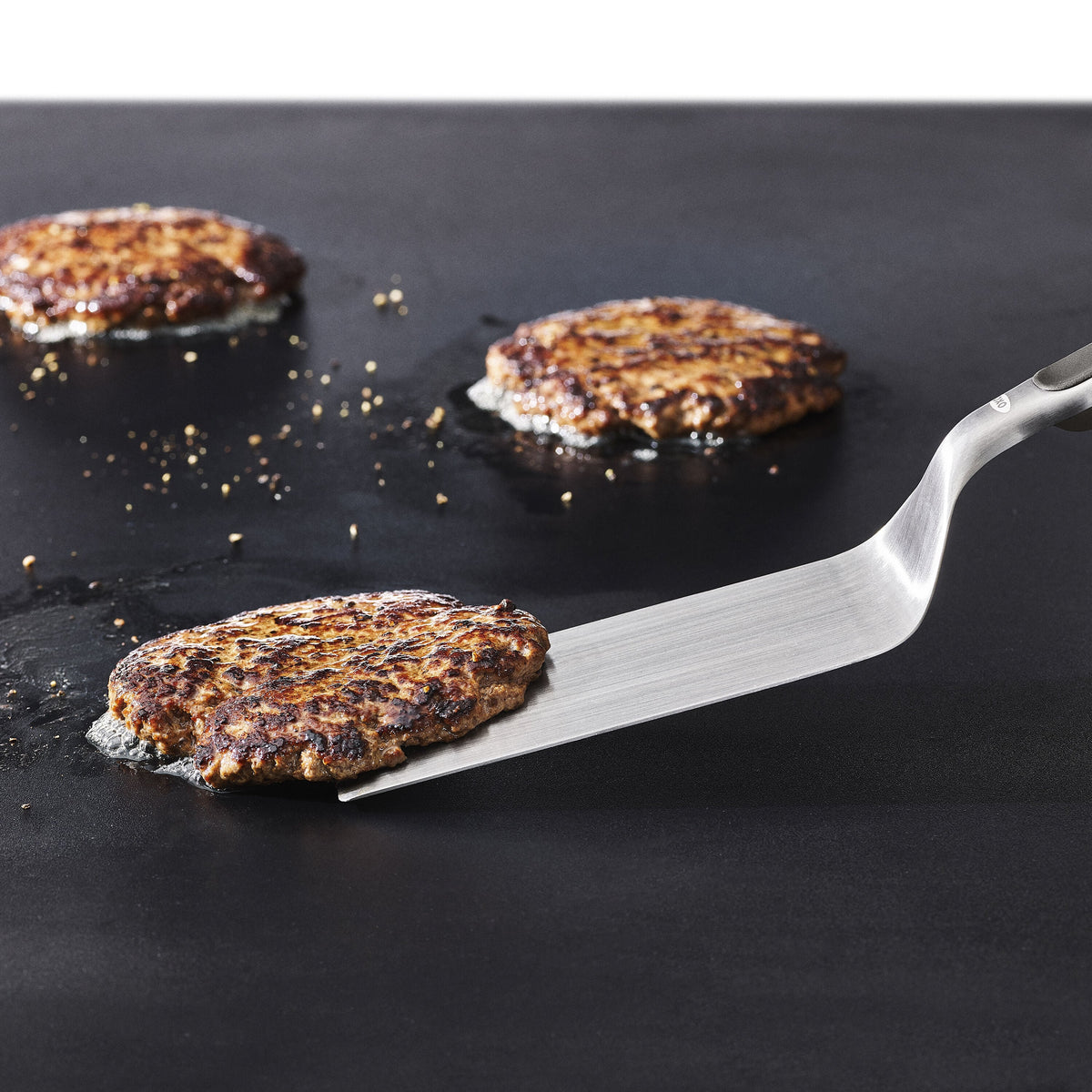 oxo-outdoor-griddle-turner-m1 od_9108400_071921_34_rgb.jpg