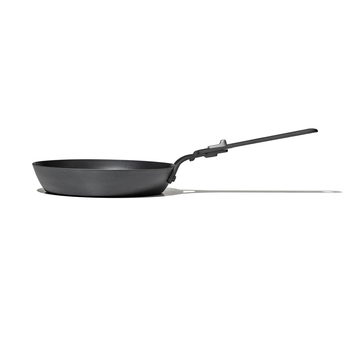 carbon-steel-with-removable-handle-8in-pan-y8 od__2059660001__8incarbonsteelpan_77_rgb.jpg