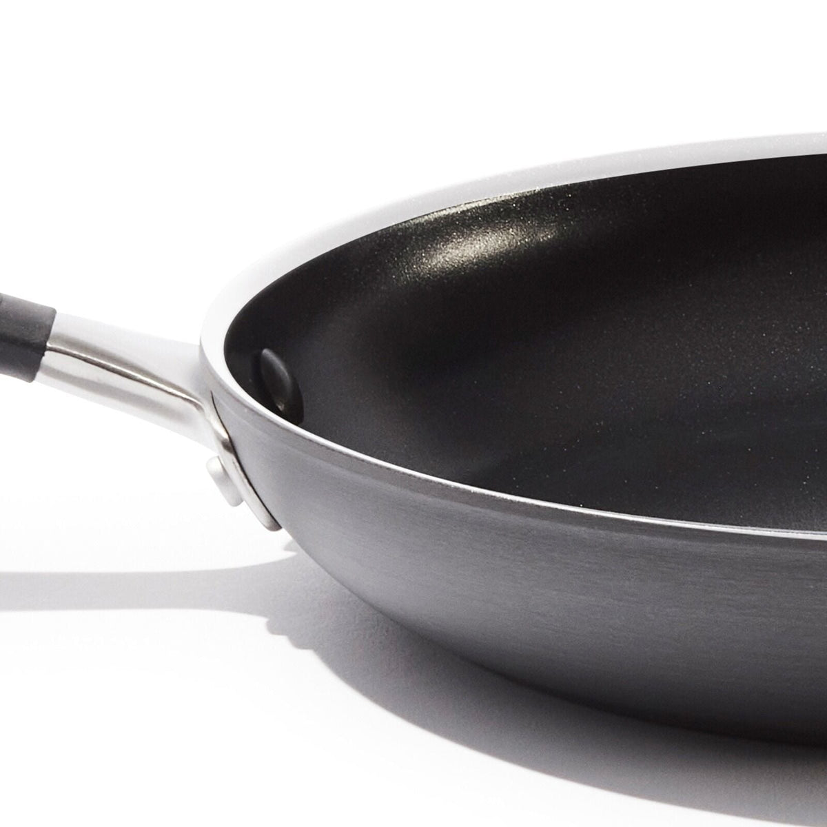 non-stick-pro-every-day-10-inch-fry-pan-x5 oxo_cc010469-001_nonstick-everyday-10in-fry-pan_pdp_06_1_.jpg