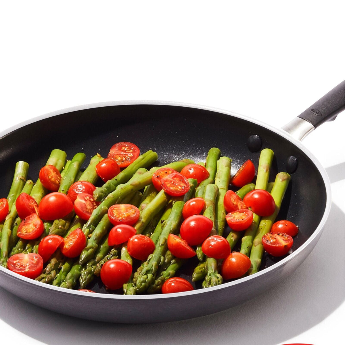 non-stick-pro-every-day-12-inch-frypan-with-lid-i0 oxo_cc010471-001_nonstick-everyday-12in-fry-pan-w-lid_pdp_03.jpg