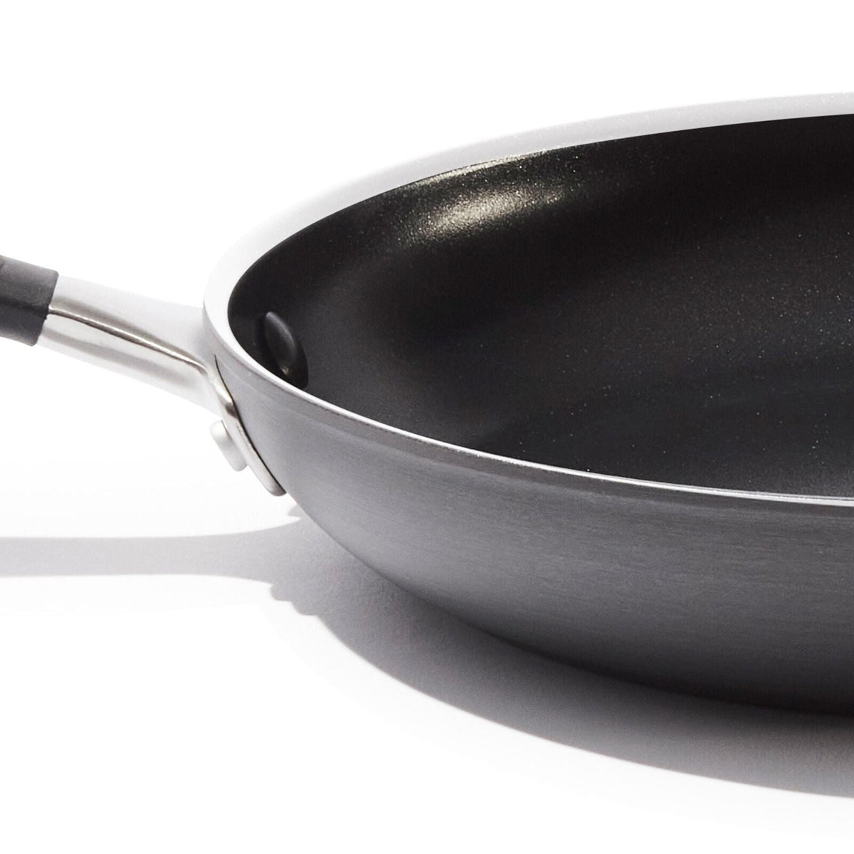 non-stick-pro-every-day-12-inch-frypan-with-lid-i0 oxo_cc010471-001_nonstick-everyday-12in-fry-pan-w-lid_pdp_06.jpg