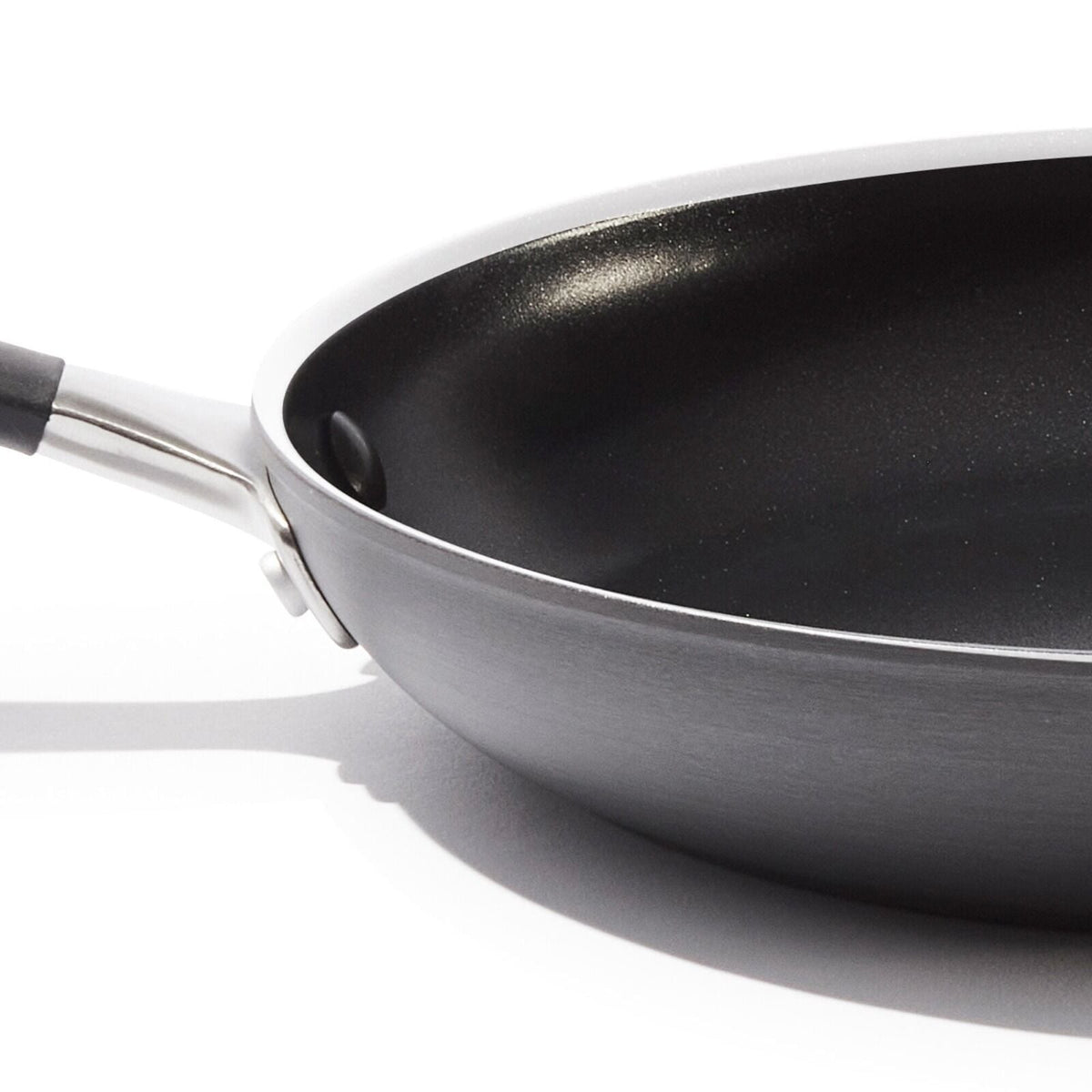 non-stick-pro-every-day-2-piece-frypan-set-o6 oxo_cc010473-001_nonstick-everyday-2pc-fry-pan-set_pdp_07.jpg