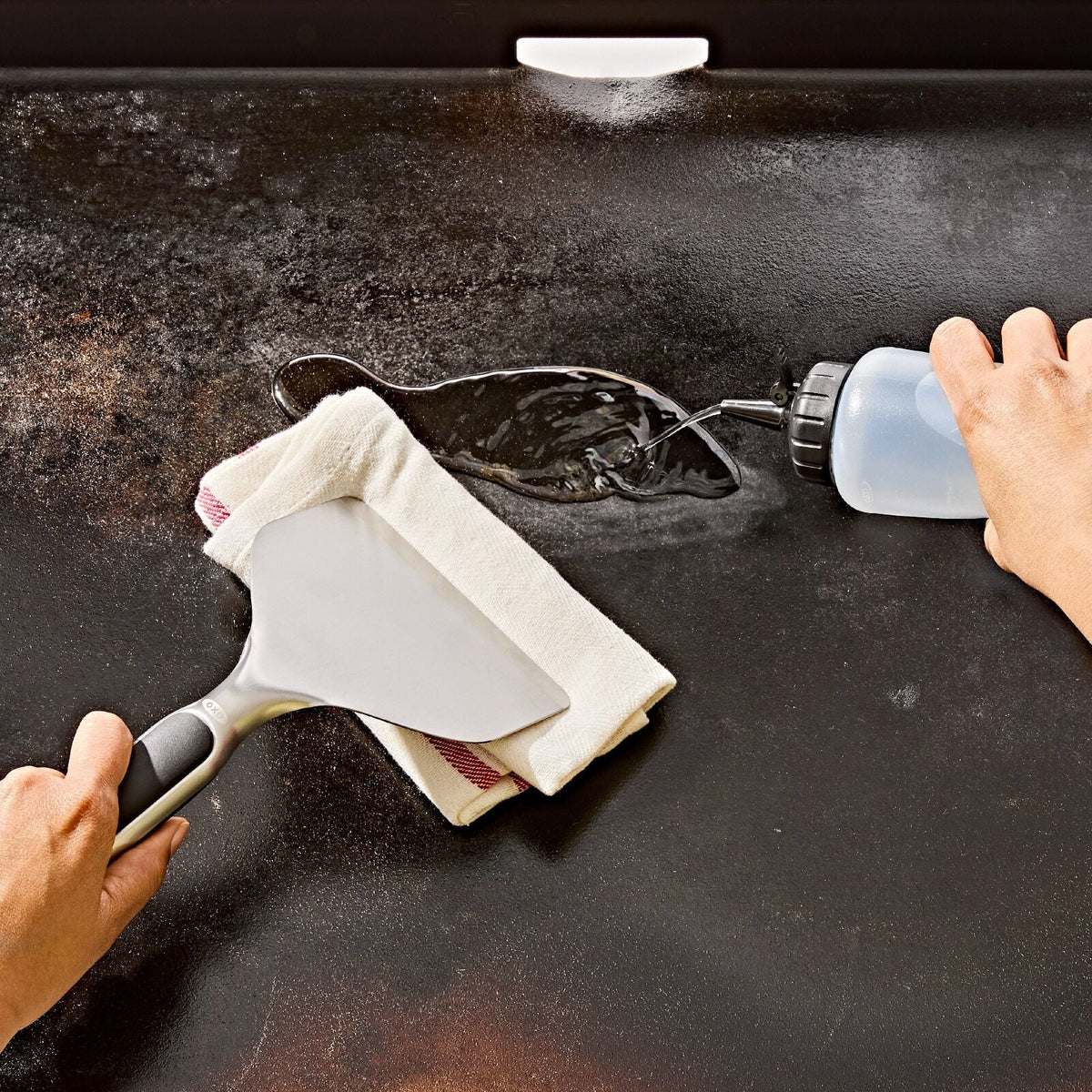 griddle-scraper-s6 oxo_griddle-scraper_pdp_01.jpeg