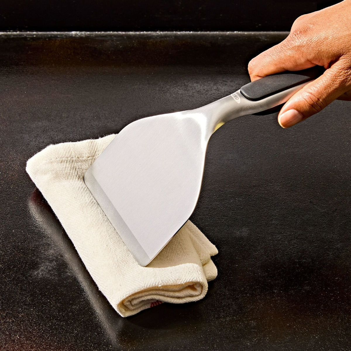 griddle-scraper-s6 oxo_griddle-scraper_pdp_04.jpeg