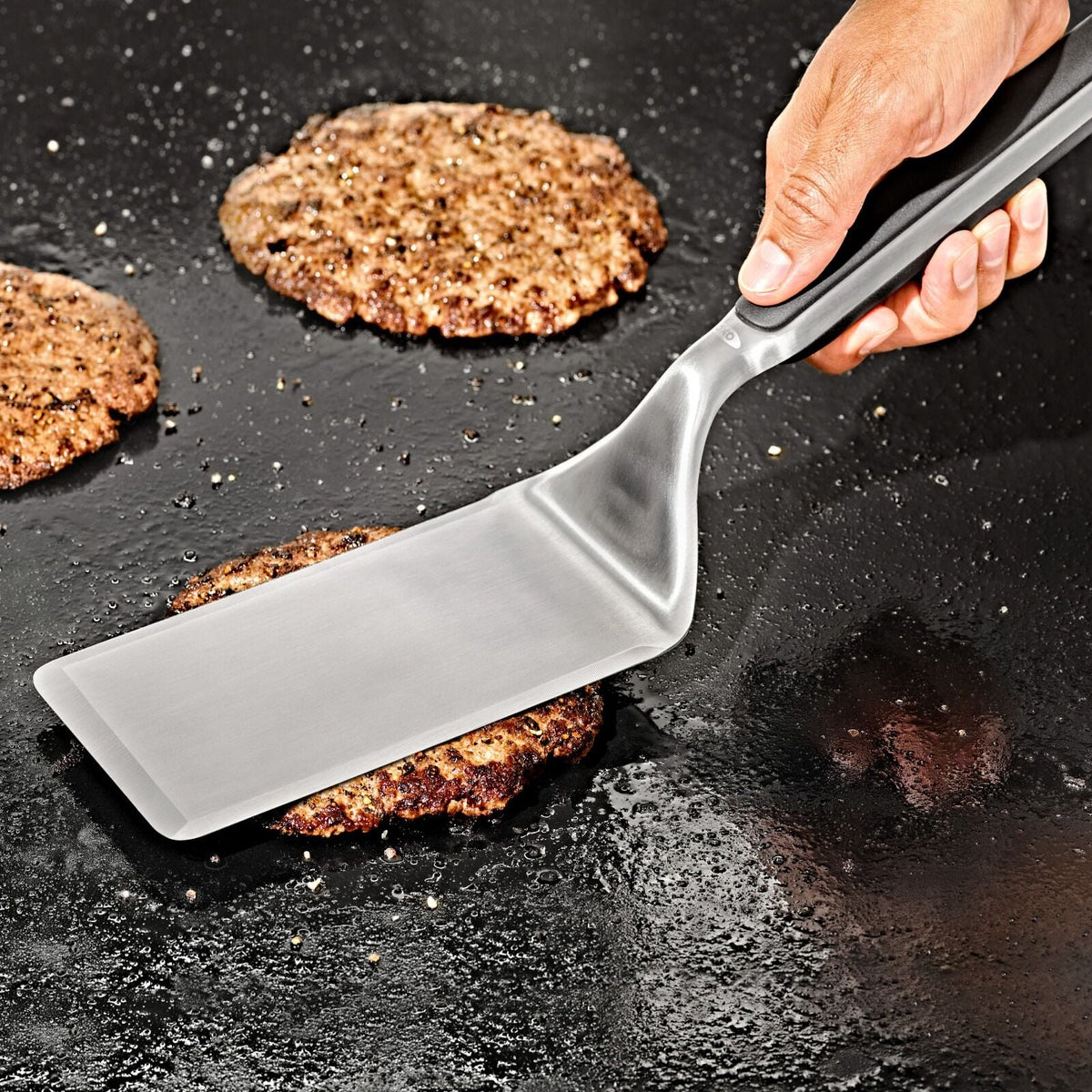large-griddle-turner-v0 oxo_griddle-turner_pdp_01.jpeg