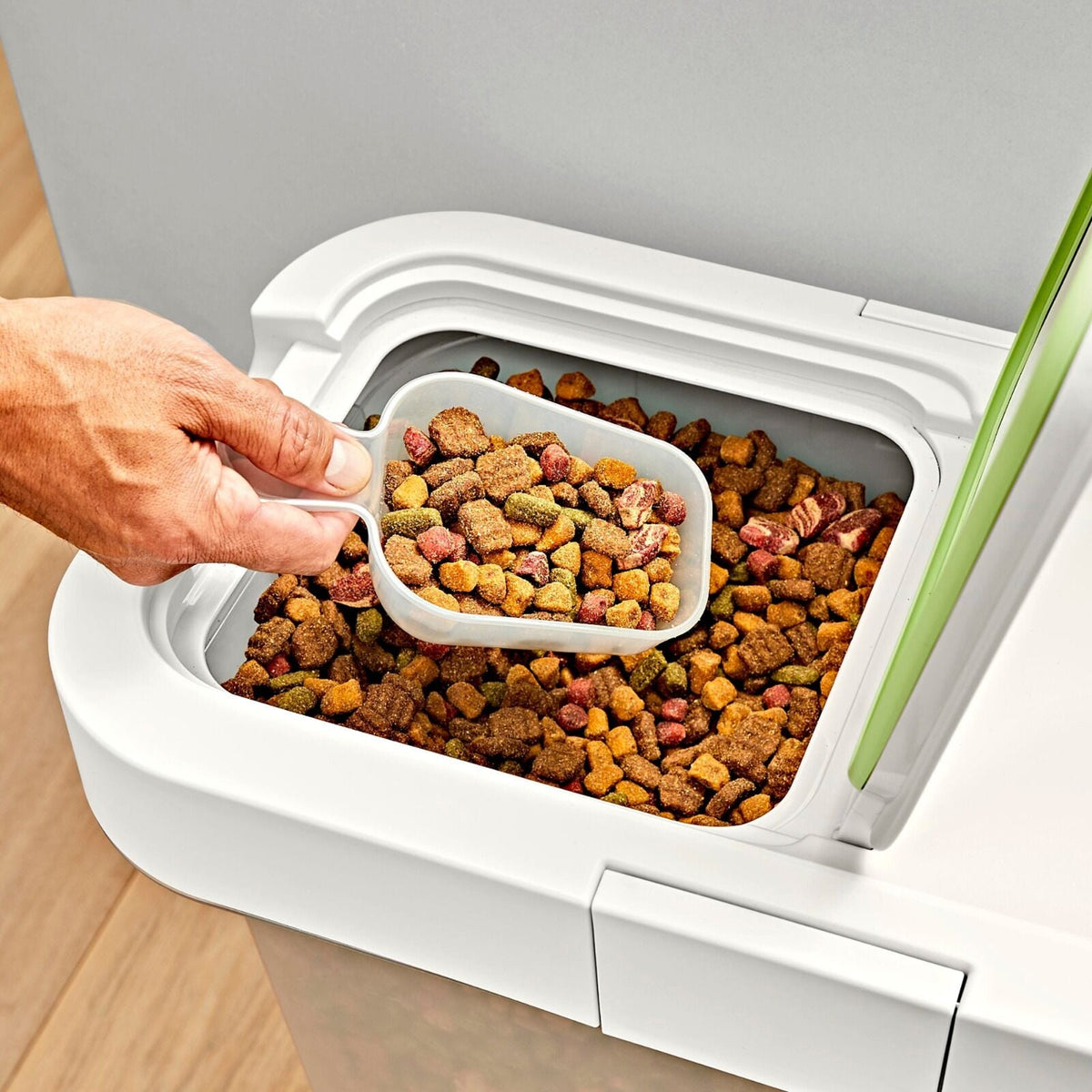 oxo-pet-airtight-food-container-with-scoop-large-a5 pet_7301500_airtight-food-container-large_pdp_04.jpeg