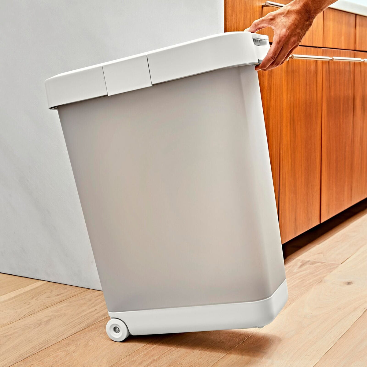 oxo-pet-airtight-food-container-with-scoop-extra-large-q7 pet_7301600_airtight-food-container-extra-large_pdp_05.jpeg
