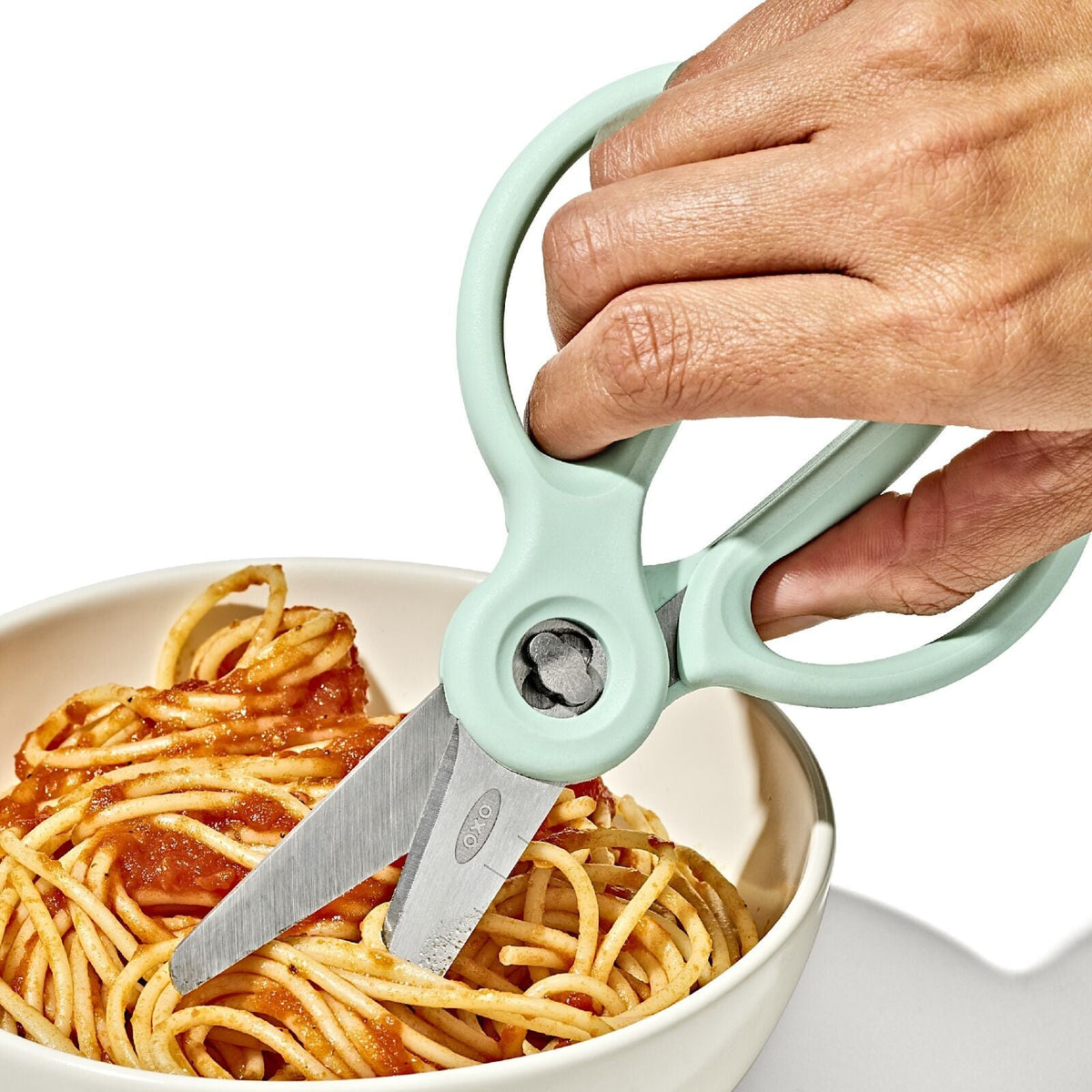 on-the-go-food-scissors-with-case-w4 tot_61176600_baby-food-scissors-opal_pdp_04.jpeg
