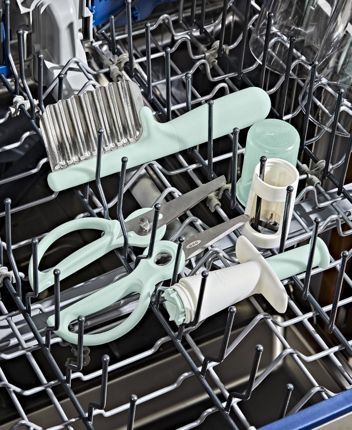 on-the-go-food-scissors-with-case-w4 tot_61176600_baby-food-scissors-opal_pdp_macys_04.jpeg