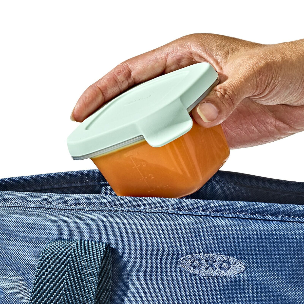 silicone-baby-blocks-food-storage-containers-4-oz-opal-e9 tot_silicone-baby-blocks-4oz_opal_pdp_04_1.jpeg